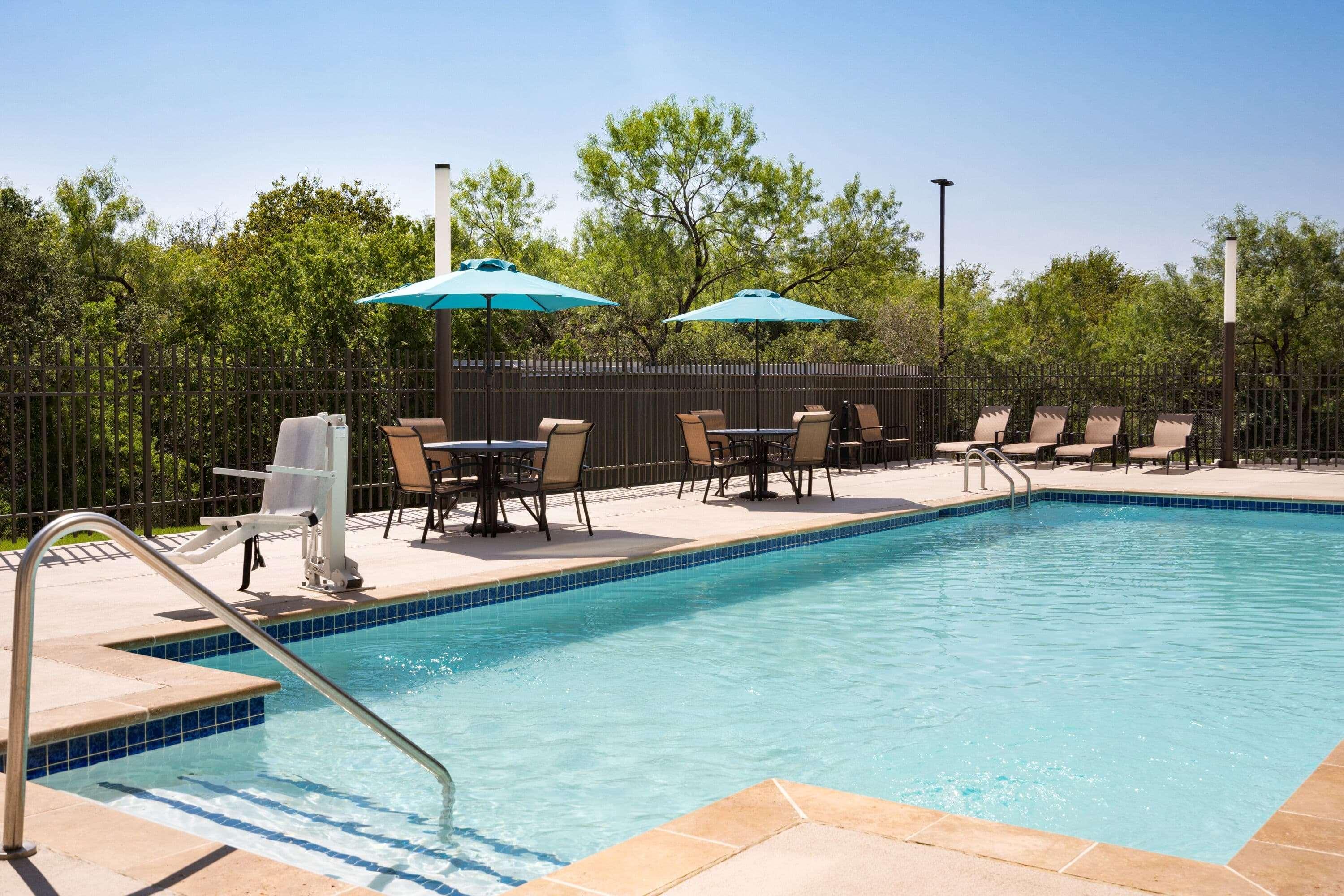 La Quinta Inn & Suites By Wyndham San Antonio Seaworld Lafb Exterior foto